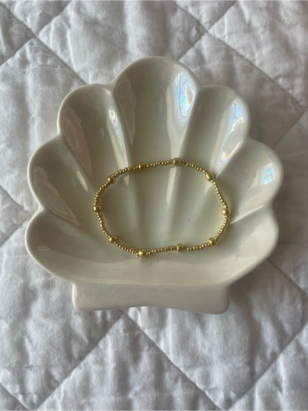 Delicate gold stretchy beaded bracelet. fits just under 7in.